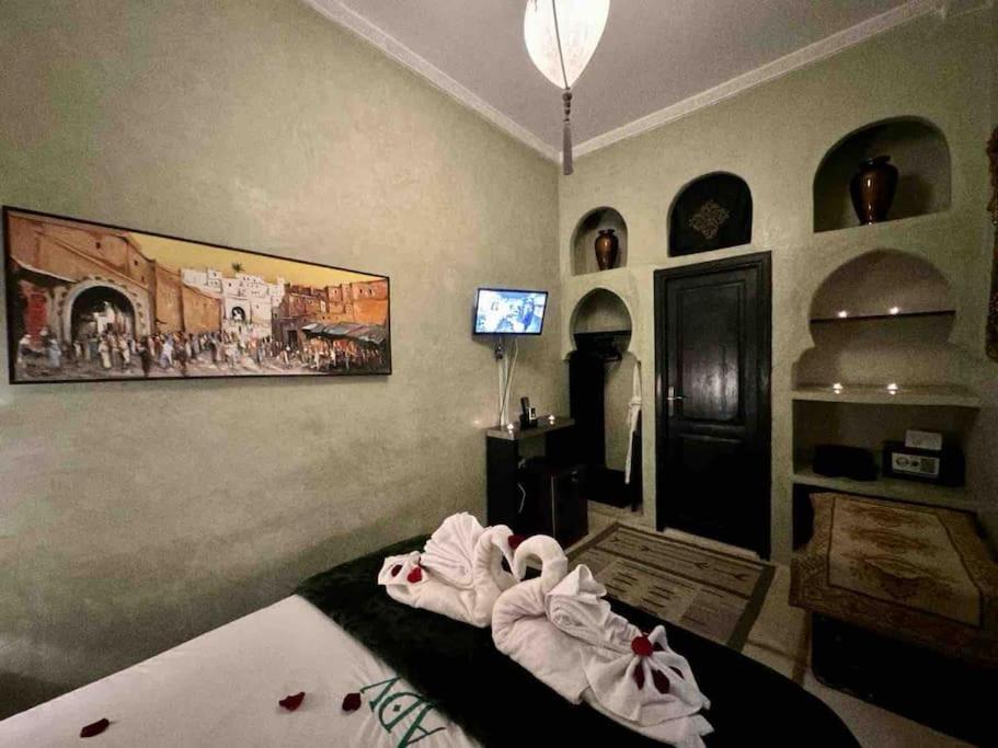Riad Art De Vivre Avec Jacuzzi Marrakesh Exterior photo